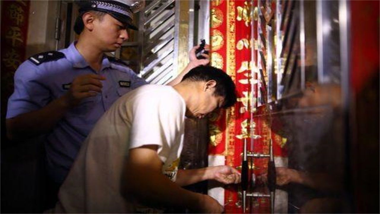 桂林请开锁师傅开了锁后，师傅为什么一般都不进门，就算主人请也不进去？